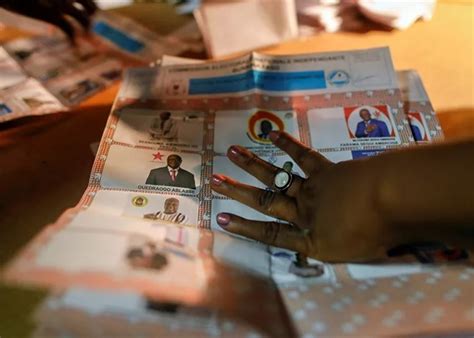 زعيم المعارضة في بوركينا فاسو يقر بهزيمته في انتخابات الرئاسة