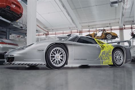 The 544 Hp Porsche 911 Gt1 Evo Was The First Mid Engined 911 Carbuzz