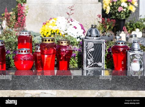 people remembering their loved ones who died Stock Photo - Alamy