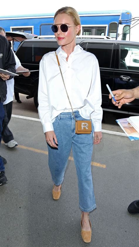 Kate Bosworth In Mom Jeans A White Top And Flats Click Through For More Spring Outfit Ideas