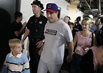 SPORTS–Greg Maddux of the Chicago Cubs walks with his son Chase, left ...