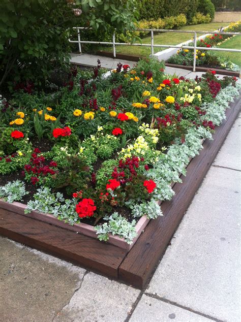 Incredible Flower Bed Ideas Front Of House 2022