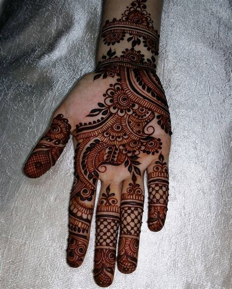 30 Simple Mehndi Designs For Hands That Work Wonders For