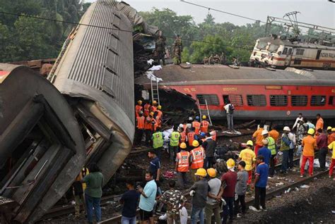 Korban Kecelakaan Kereta Api Di India Bisa Bertambah Kata Para Relawan