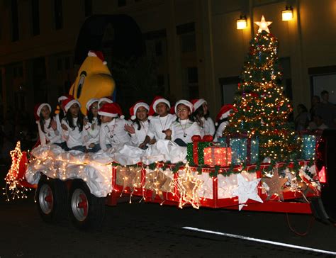 Schools, organizations, and businesses often participate in parades for homecoming and holidays. 2011 Lighted Christmas Parade! Star Float3 - KIXS FM 108