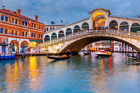 Top 7 Reasons To Take A Venice Water Taxi Its All About Italy