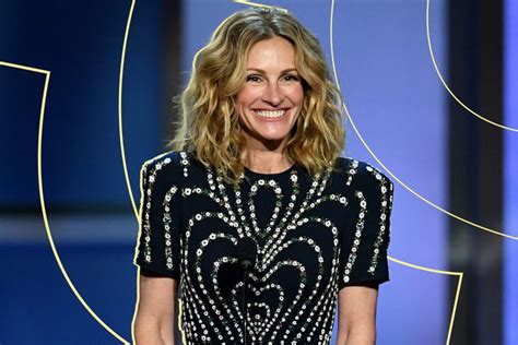 Julia Roberts Wore A Hunza G Swimsuit Inspired By Her Pretty Woman Dress