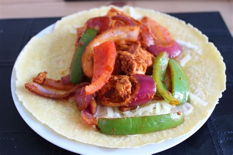 One of my absolute favourite things in the world is finding amazing food and recreating at home in my own kitchen. Easy Healthy Chicken Fajitas - Low budget meals, suitable ...