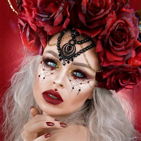 This tiger makeup halloween tutorial is absolutely epic. Best 100 Halloween Makeup Looks- Easy, Pretty, Scary, Creepy!