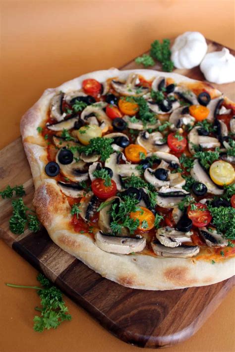 Mushroom And Garlic Vegan Pizza Marinara — Vegan Recipe Bowl