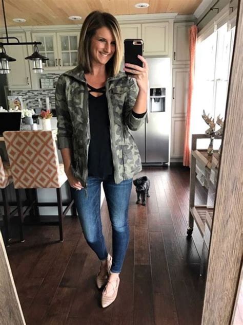 43 fall mom outfits to wear everyday trendy mom outfits mom outfits trendy mom