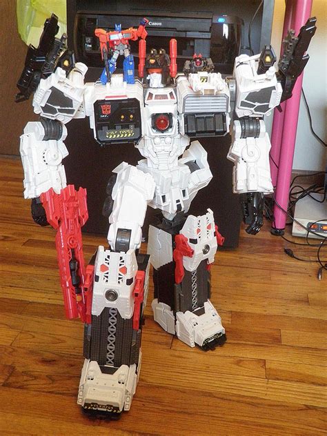 Metroplex At Over 2 Feet Tall Hes The Largest Transformers Toy Ever