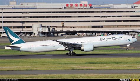 B Kpm Cathay Pacific Boeing 777 300er At Tokyo Haneda Intl Photo