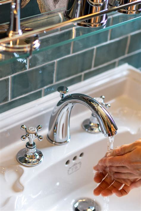 Maybe you would like to learn more about one of these? Waschtische Badezimmer Mit 3-Loch Armatur Im Englischen ...