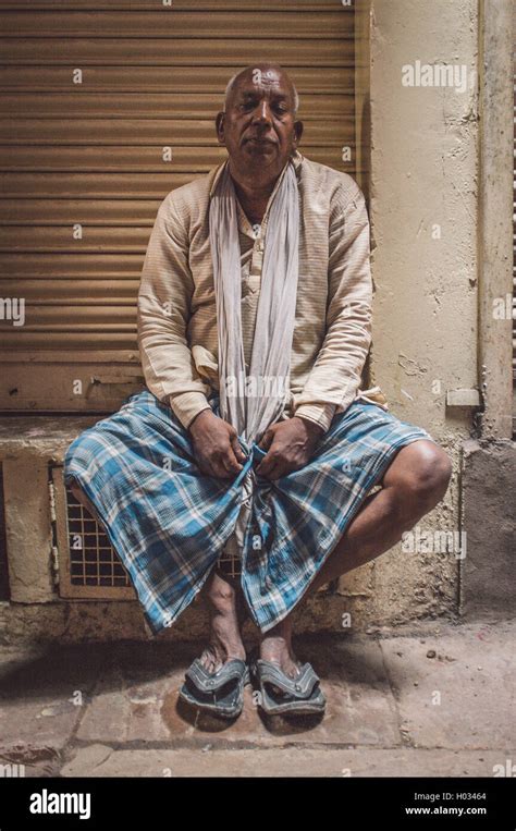 Lungi Wearing Indian Man Hi Res Stock Photography And Images Alamy