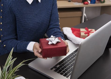 4 tips for workplace gift giving - WorkWell