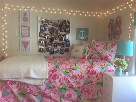 preppy lilly pulitzer dorm room at the university of delaware preppy dorm room dorm room