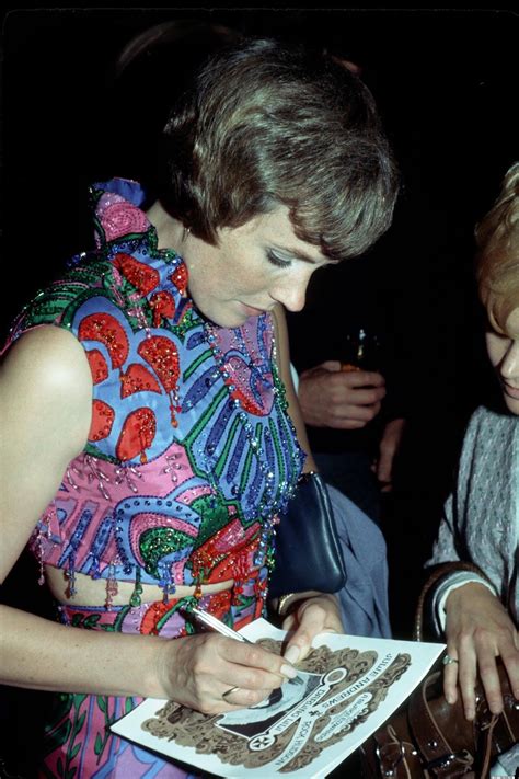 Pin by Alexa's Destiny on DAME JULIE ANDREWS | Julie andrews, Julie andrews style, Pucci vintage