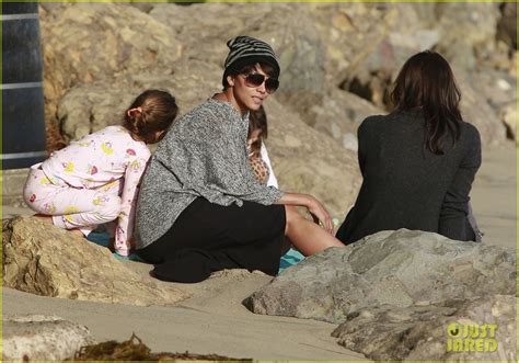 Halle Berry Strolls The Beach With Nahla Friends Photo