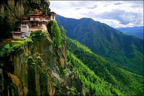 Amazing World Amazing Tigers Nest Monastery Holiest Place In Bhutan