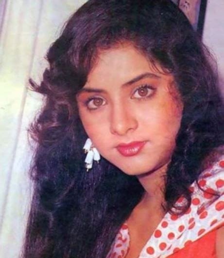 Photos महज 19 साल की उम्र में बॉलीवुड की Diva दिव्या भारती ने दुनिया को कहा था अलविदा जानें