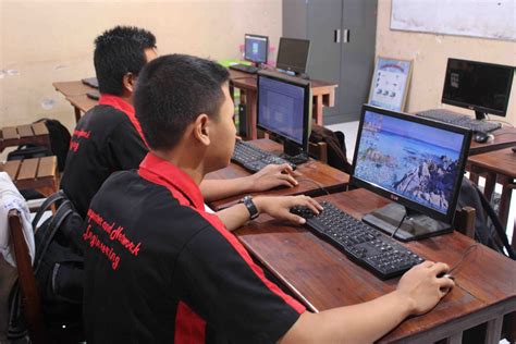 Ini memudahkan anda dalam pengoperasian komputer atau gadget. Teknik Komputer Jaringan - SMK Negeri 5 Semarang