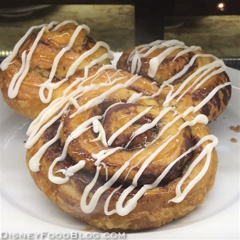 Best Disney World Cinnamon Rolls