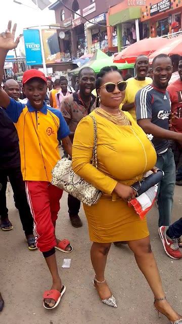 Woman With Very Huge Boobs Causes Commotion In Lagos Photos Kevid News