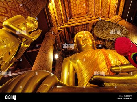 Ayutthaya Giant Bronze Buddha At Wat Choeng Phanan Stock Photo Alamy