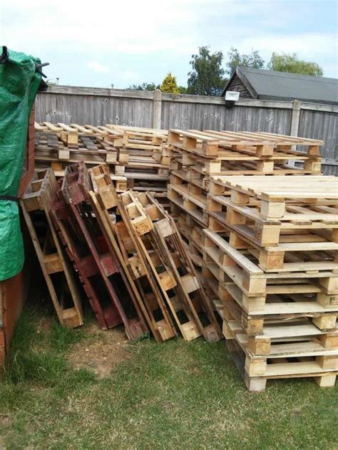 They are very uniform in width, so the look nice stacked building a shed with pallets is not as hard as it may seem, especially if you have a good set of wood pallet shed plans. How I Made My Shed from 140 Pallets | Pallet shed, Pallet shed plans, Pallet building