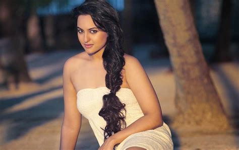 Beautiful Desi Sexy Girls Hot Videos Cute Pretty Photos Sonakshi Sinha
