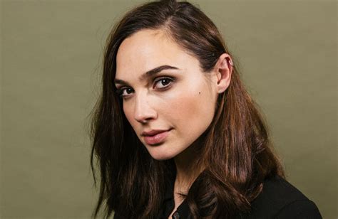 Can Gal Gadot Make Wonder Woman A Hero For Our Time The New York Times