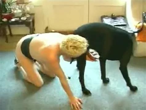 Woman Bonks Anal With Her Dog