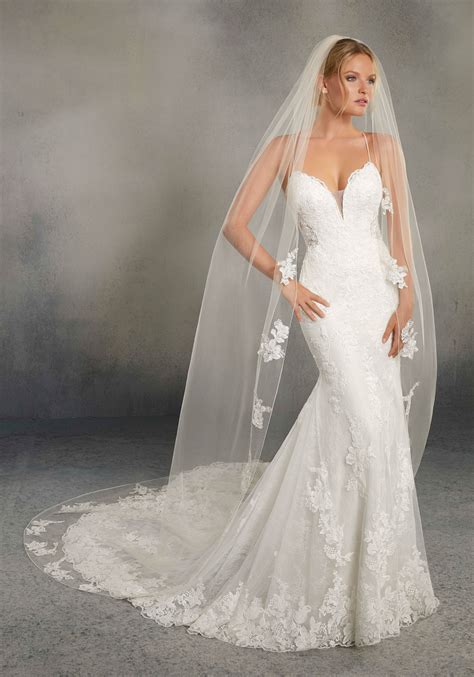 Veil Edged With Pearl And Rhinestone Beaded Lace Style