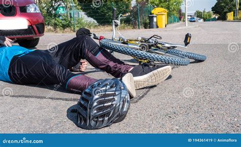 Men With Bicycle Accident Injury Stock Image Image Of Cycle Outdoors