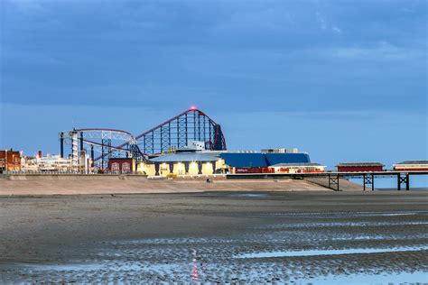 Blackpool Pleasure Beach A Notable Blackpool Amusement Park Packed