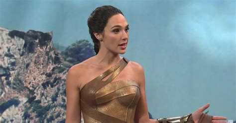 Watch The Moment Gal Gadots Wonder Woman Shares Seriously Steamy Kiss