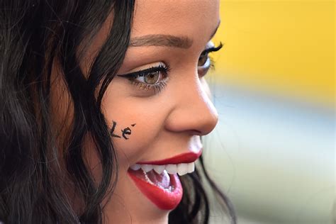 Rihanna Eyebrows