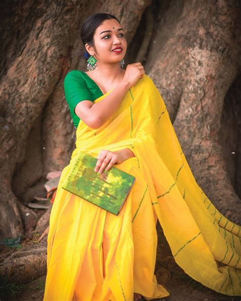 Indian Girls Collaboration Ethnic Sari Big Yellow Blouse Beauty