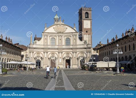 Vigevano Italia La Plaza Histórica Ducale Foto Editorial Imagen De