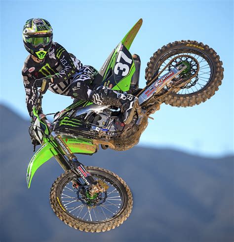 See what the monster energy pro circuit kawasaki team has in store for the 2019 supercross season featuring adam. FIRST LOOK: COMPLETE 2016 PRO CIRCUIT KAWASAKI TEAM ...
