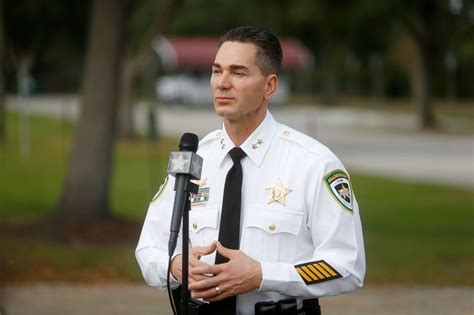 Florida Deputy Sheriff Kills 3 Relatives Then Himself Authorities Say