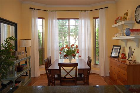 Window treatment ideas to inspire you to find the perfect window treatments for your custom bay, garden or arched windows. Window Treatments for Dining Room Ideas - HomesFeed