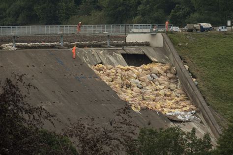 Whaley Bridge Dam Collapse Latest News As Derbyshire Town Residents