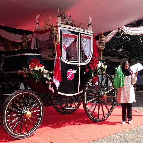 Kereta kencana keraton surakarta hadiningrat tiba di kota kediri di kediaman bapak gatot (banyakan) tanggal 21 desember. Kisah Ki Jaga Raksa, Kereta Kencana Pembawa Bendera Pusaka ...