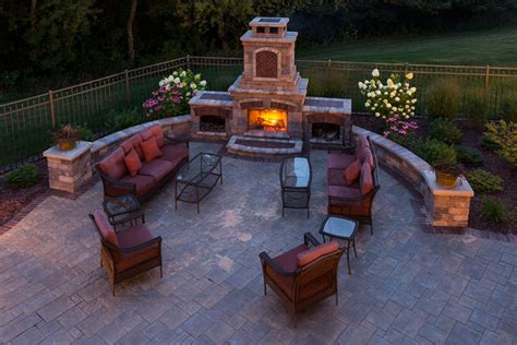 40 Best Patio Ideas With Fireplace Traditional Designs For Outdoor Living Backyard Fireplace