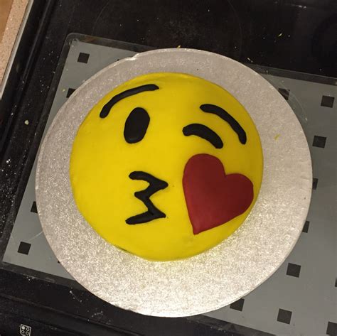 Kissing Emoji Cake I Made For My Girlfriend On Valentines
