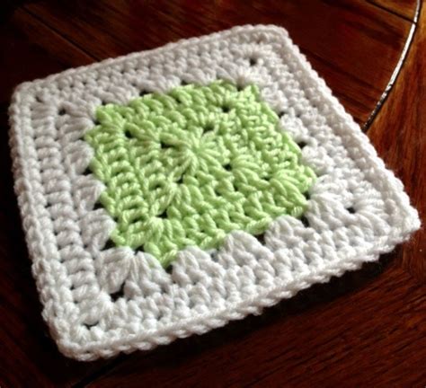 There are so many variations and color combinations to explore, you would never get bored. Simple Delicacy Granny Square Pattern ...