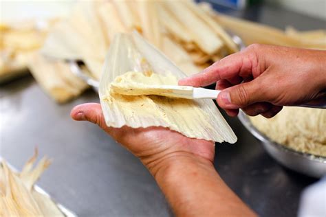 La Popular Tamale House In Dallas Has Been Making Christmas Tamales