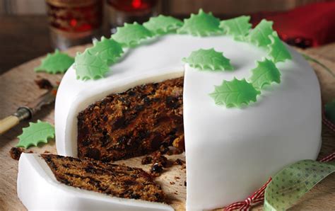 An absolute must for christmas day. Mary Berry's classic rich Christmas cake recipe | HELLO!